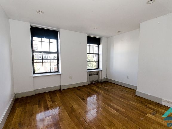 3rd image of 233 Jefferson St #3LAURA