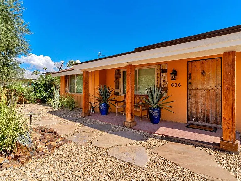 686 N Calle Rolph — Photo 3