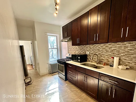 Rented by Sunrise Real Estate | media 11