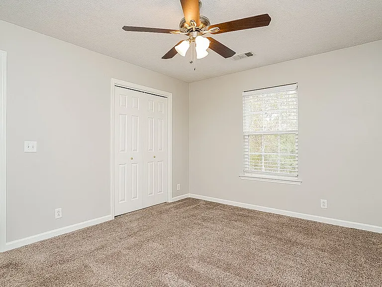 103 Rockton Ct — Photo 13