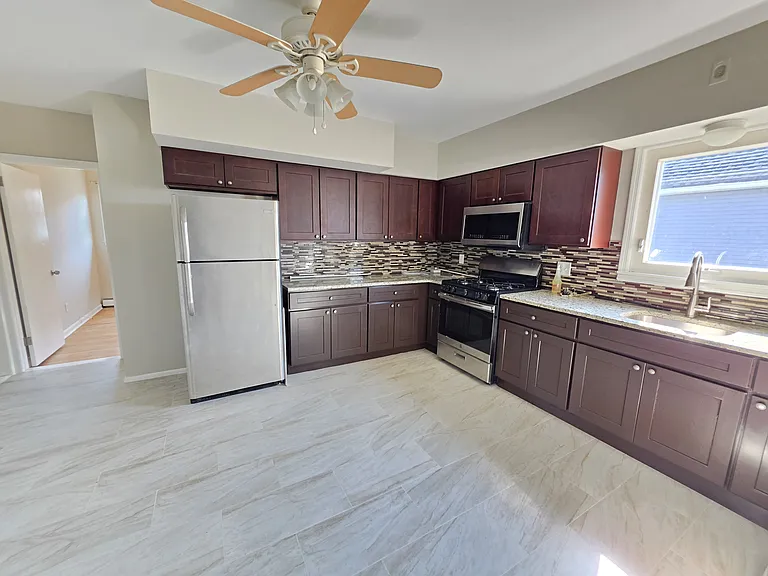 437 Broad St #2 — Photo 8