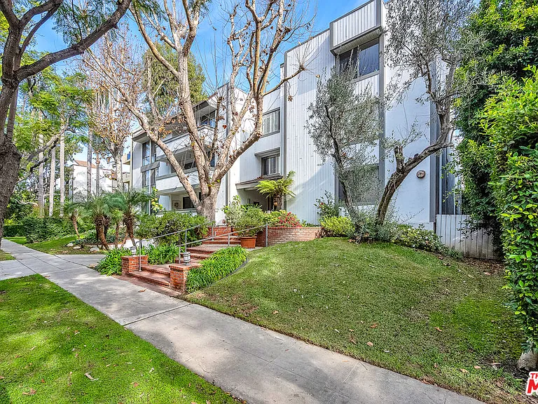 406 N Oakhurst Dr #202 — Photo 4