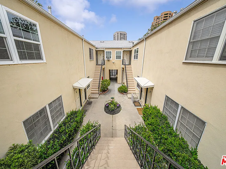 1238 S Beverly Glen Blvd #17 — Photo 21