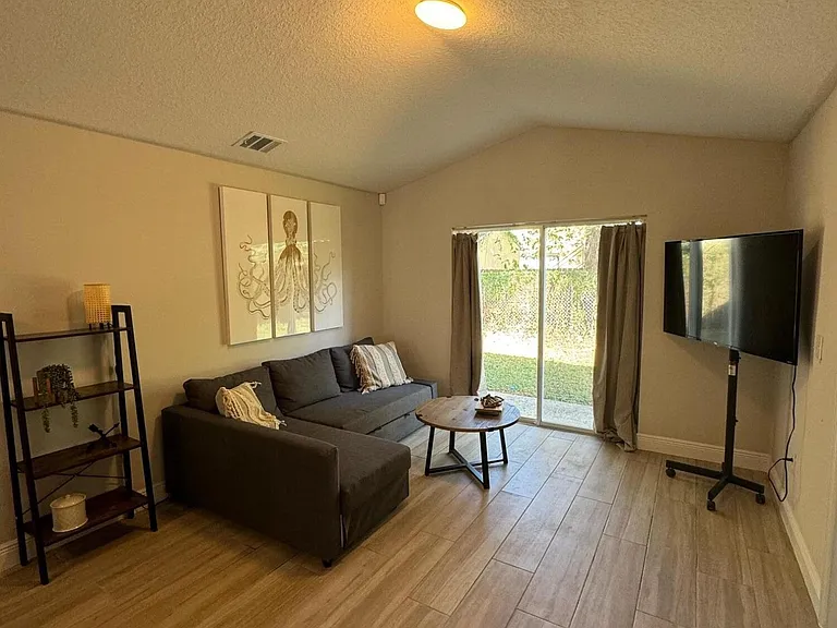 4020 E Louisiana Ave — Photo 9