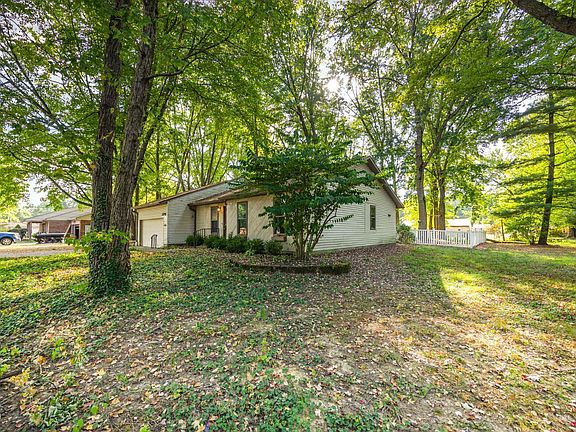 4th image of 3665 Oakwood Dr