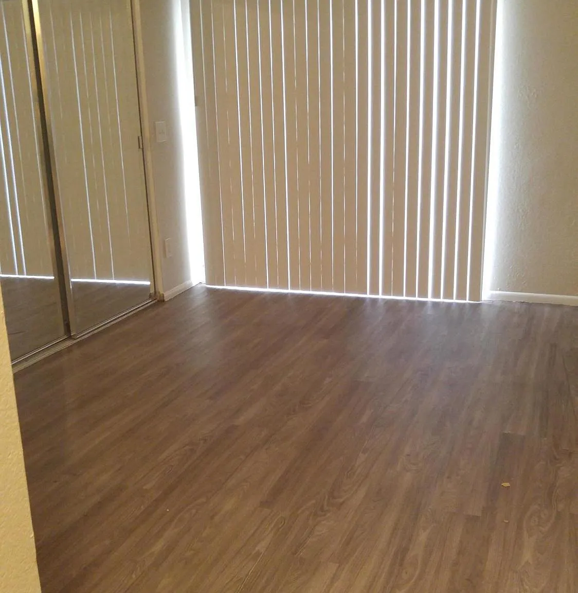 3 bed, 3.0 bath, 1100 sqft, $1,499 — Photo 2