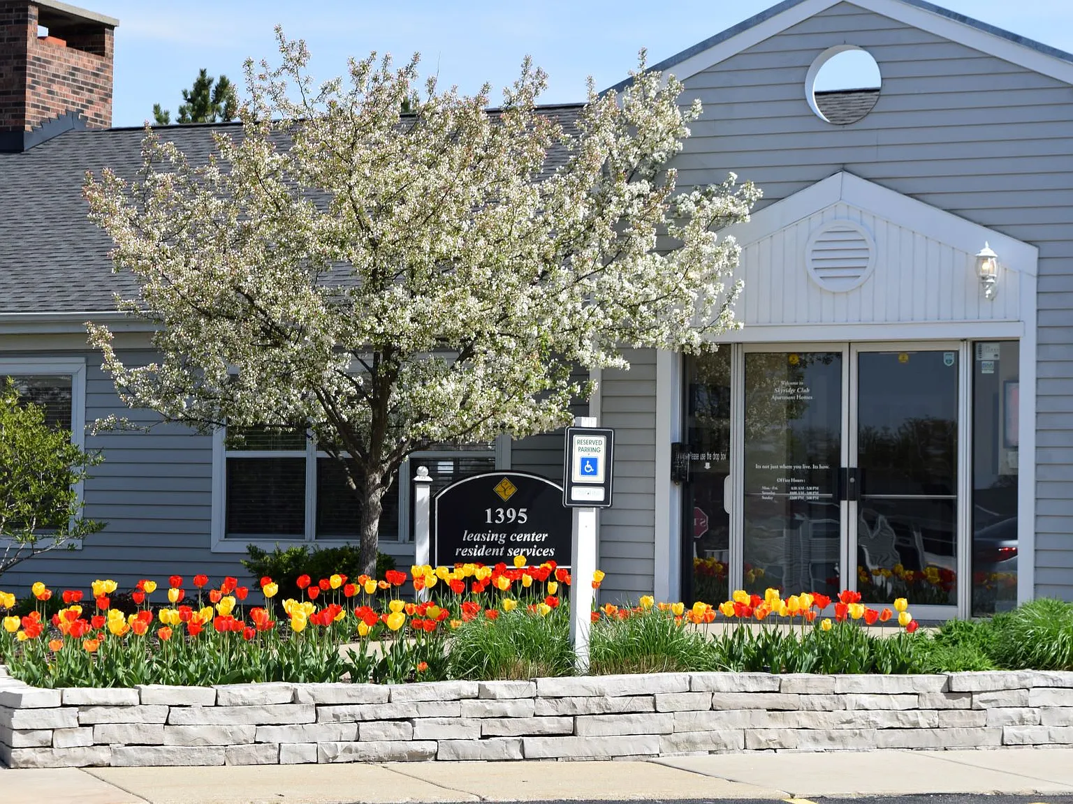 Skyridge Club Apartments — Photo 1