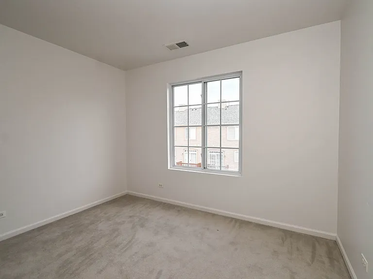 35 Thomas Ct — Photo 22