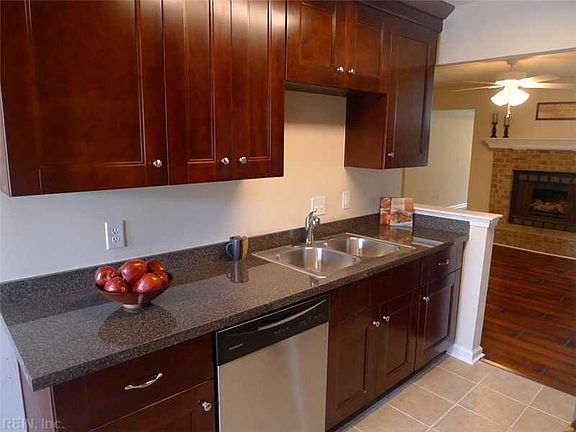2nd image of 817 Sommerville Cres