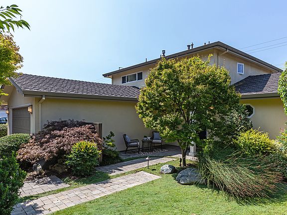 3rd image of 815 Pear Ave