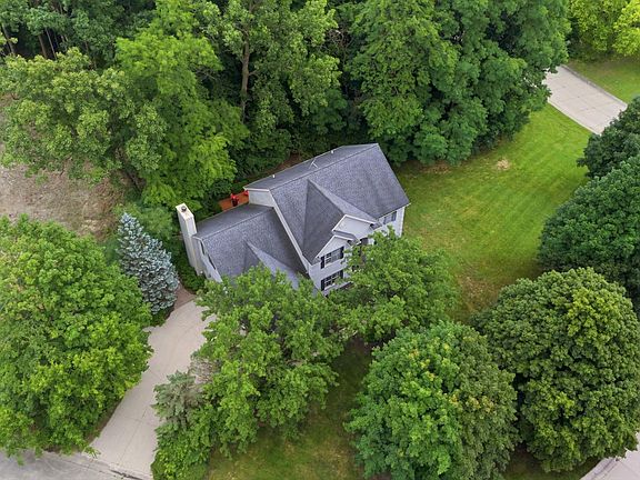 3rd image of 705 Sapphire Ct