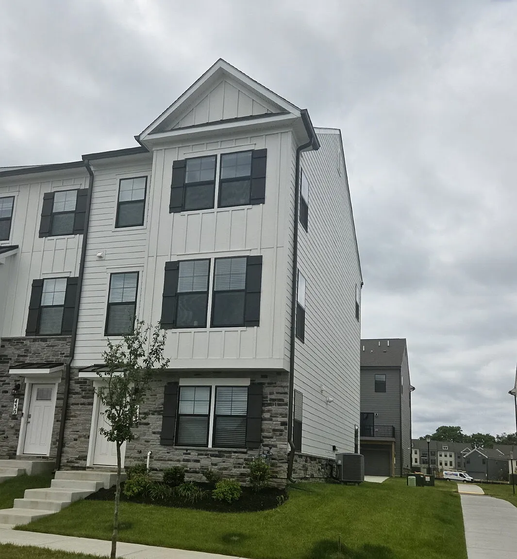 4 bed, 3.5 bath, 2088 sqft, $3,150 — Photo 2