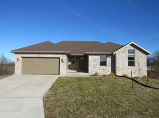 1928 N Seabrook Dr, Nixa, MO 65714