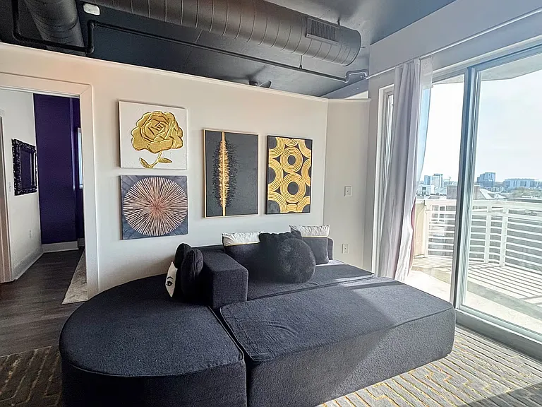 505 E 6th St #1006 — Photo 2