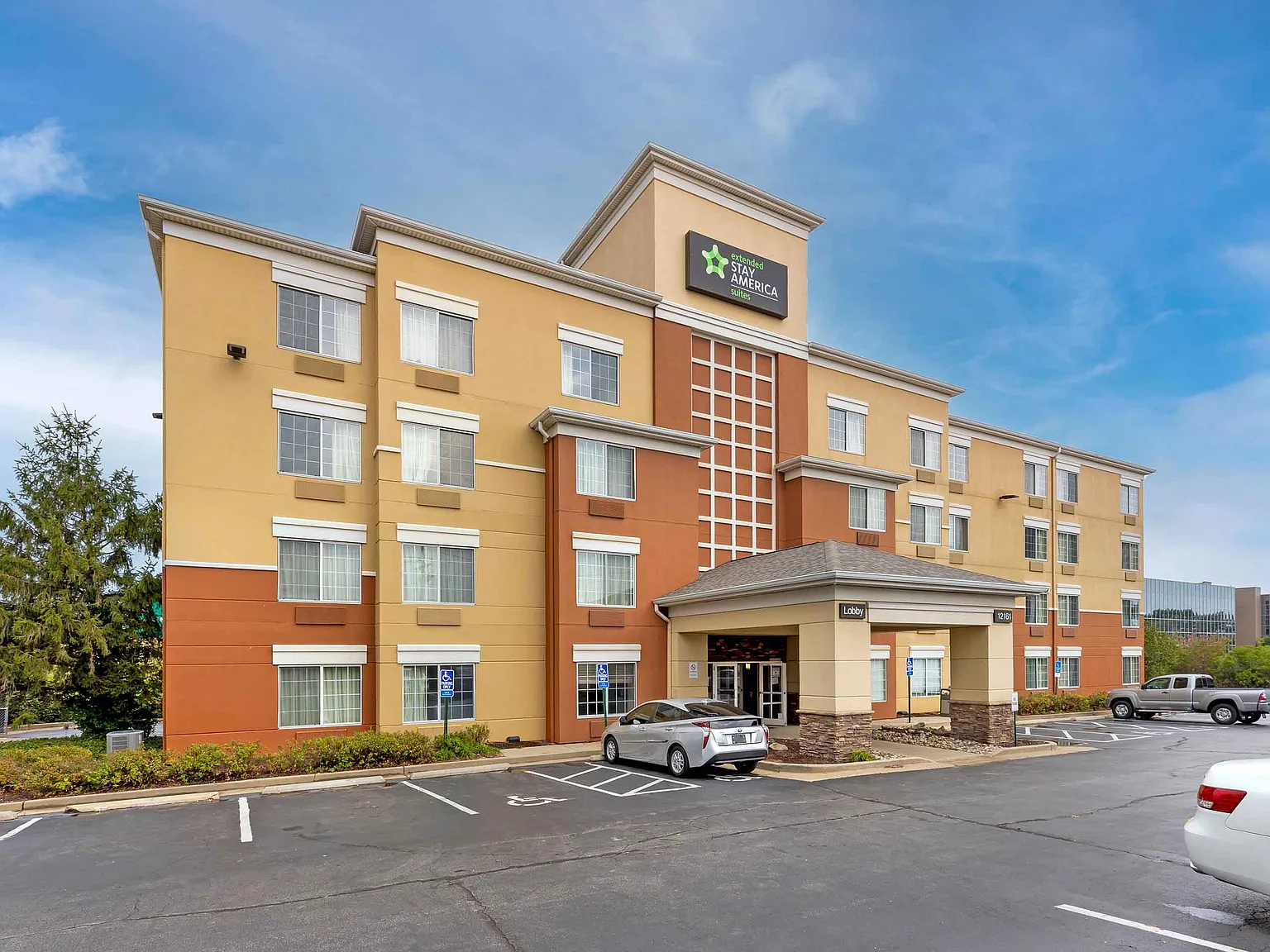 St. Louis - Westport - Central — Photo 1