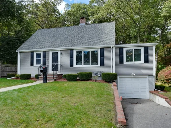 88 Hancock St, Bedford, MA 01730