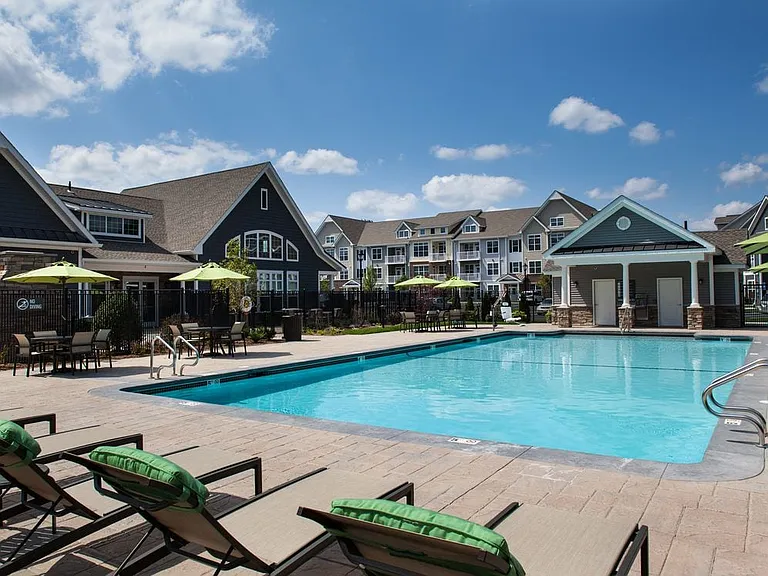 Eco Friendly Saltwater Swimming Pool with Sundeck