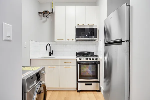 Rented by Peter R. Hungerford, LREB | media 12