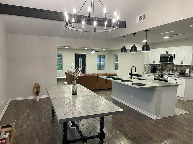 130 Creekview Dr — Photo 1