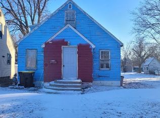 17 10th St, Windom, MN 56101