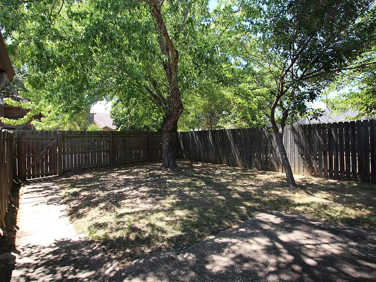 5839 Creekside Cir — Photo 32