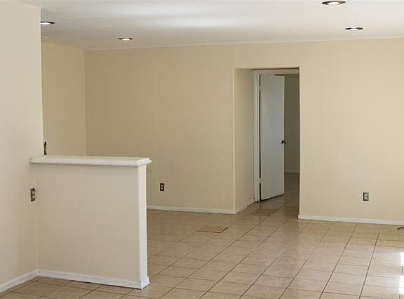 5th image of 208 Duncan Way