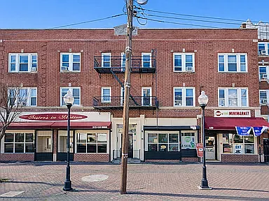 418 Central Ave — Photo 2