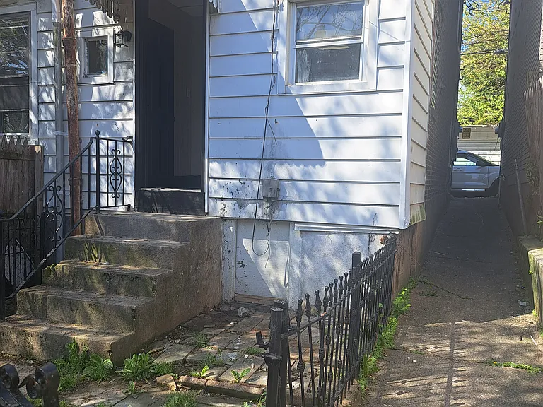 533 Elliger St — Photo 16