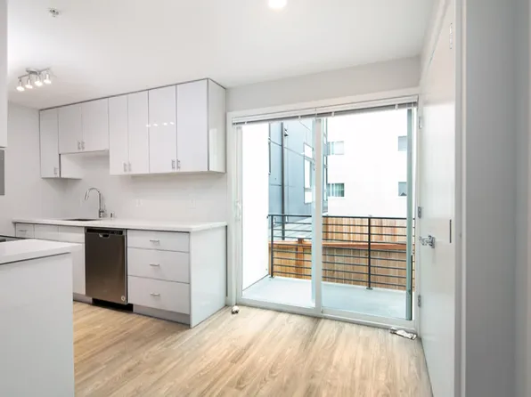 Linden Apartments!, 4110 Linden Ave N APT 5, Seattle, WA 98103