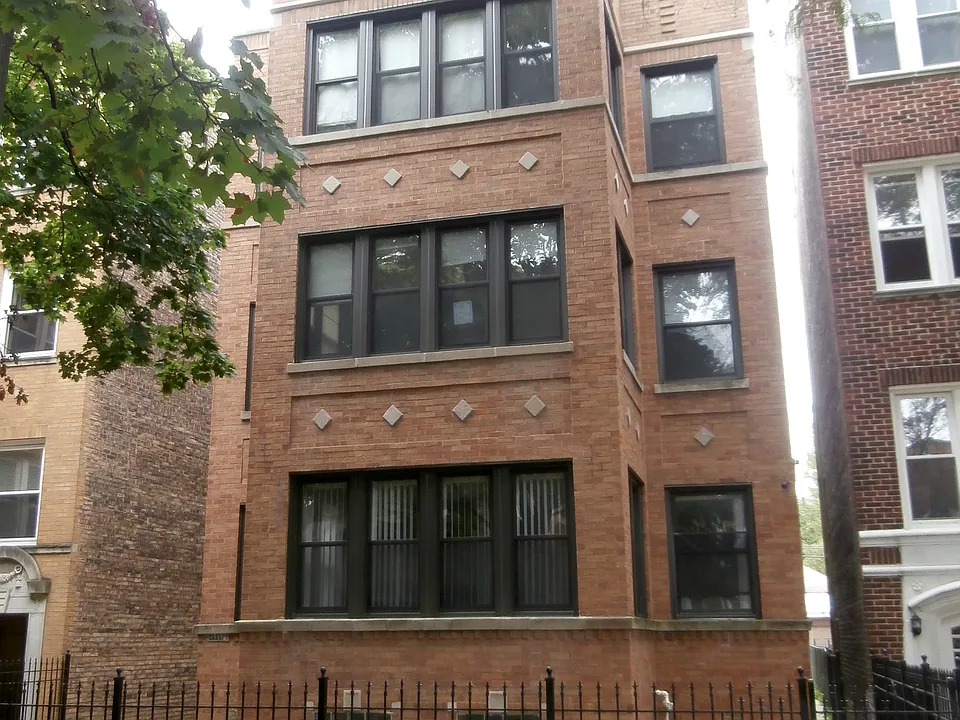 4946 N Ridgeway Ave #2R