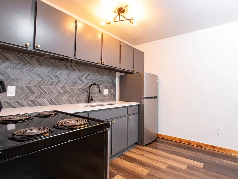 338 N Lorraine Ave — Photo 9