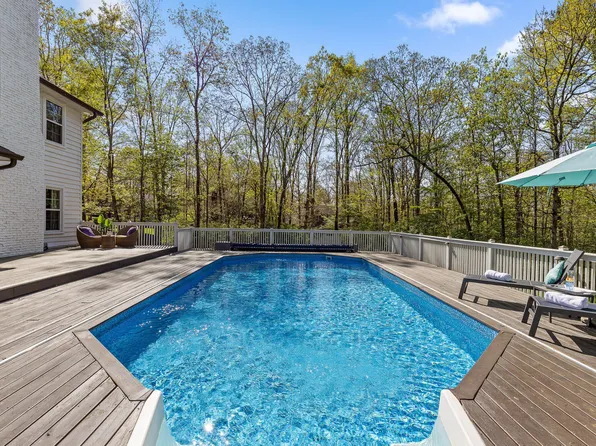32 Cool Springs Rd, Signal Mountain, TN 37377