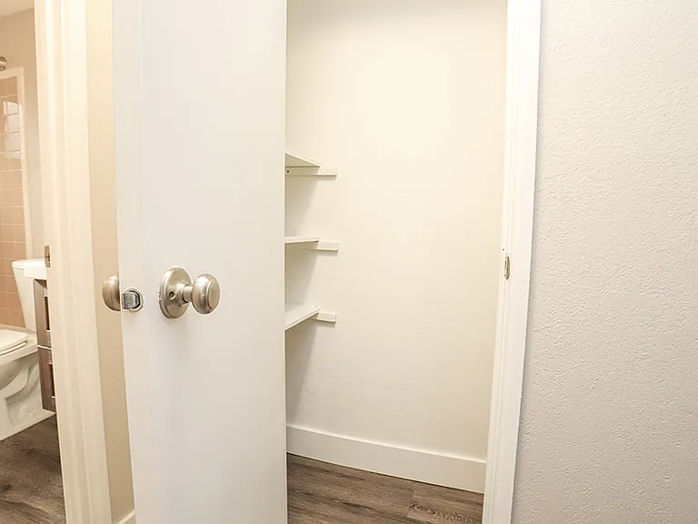 South Washington St Apts — Photo 38