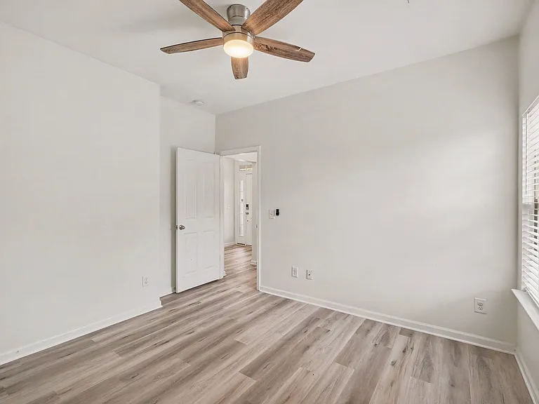 1046 Hemlock Dr — Photo 27