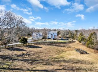 1015 Hidebound Rd, Burns, TN 37029