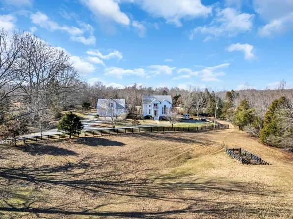 1015 Hidebound Rd, Burns, TN 37029