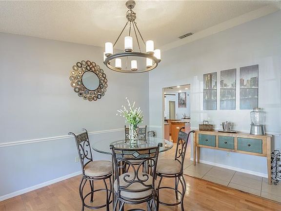 5th image of 2556 Brimhollow Dr