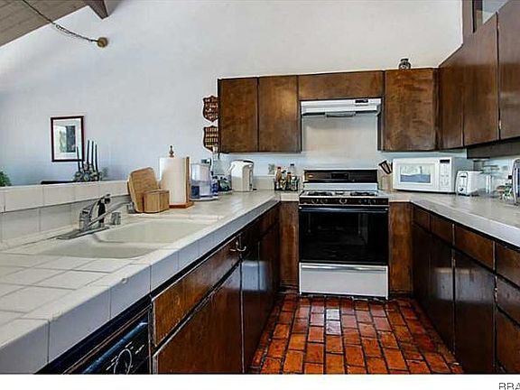4th image of 872 Sierra Vista Drive Dr #26