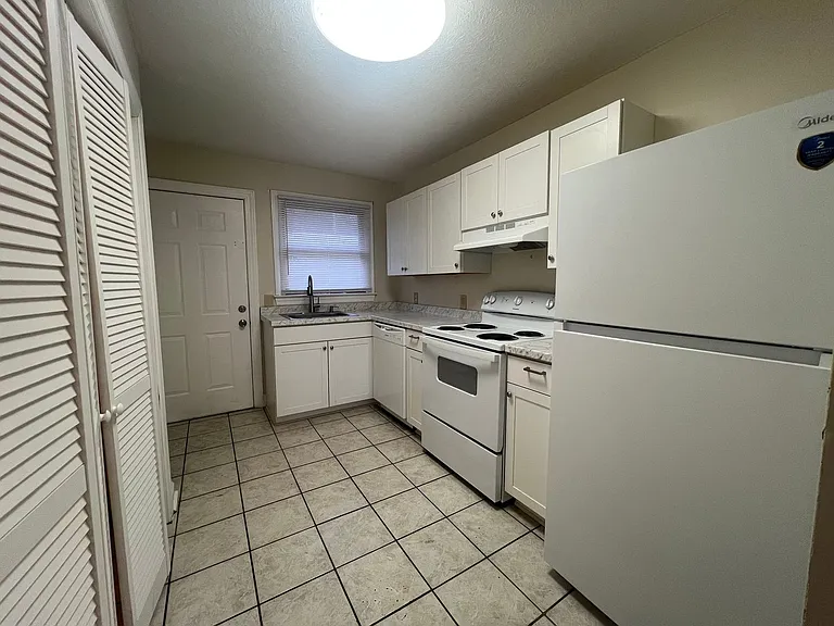 1410 Colony Park Dr — Photo 3