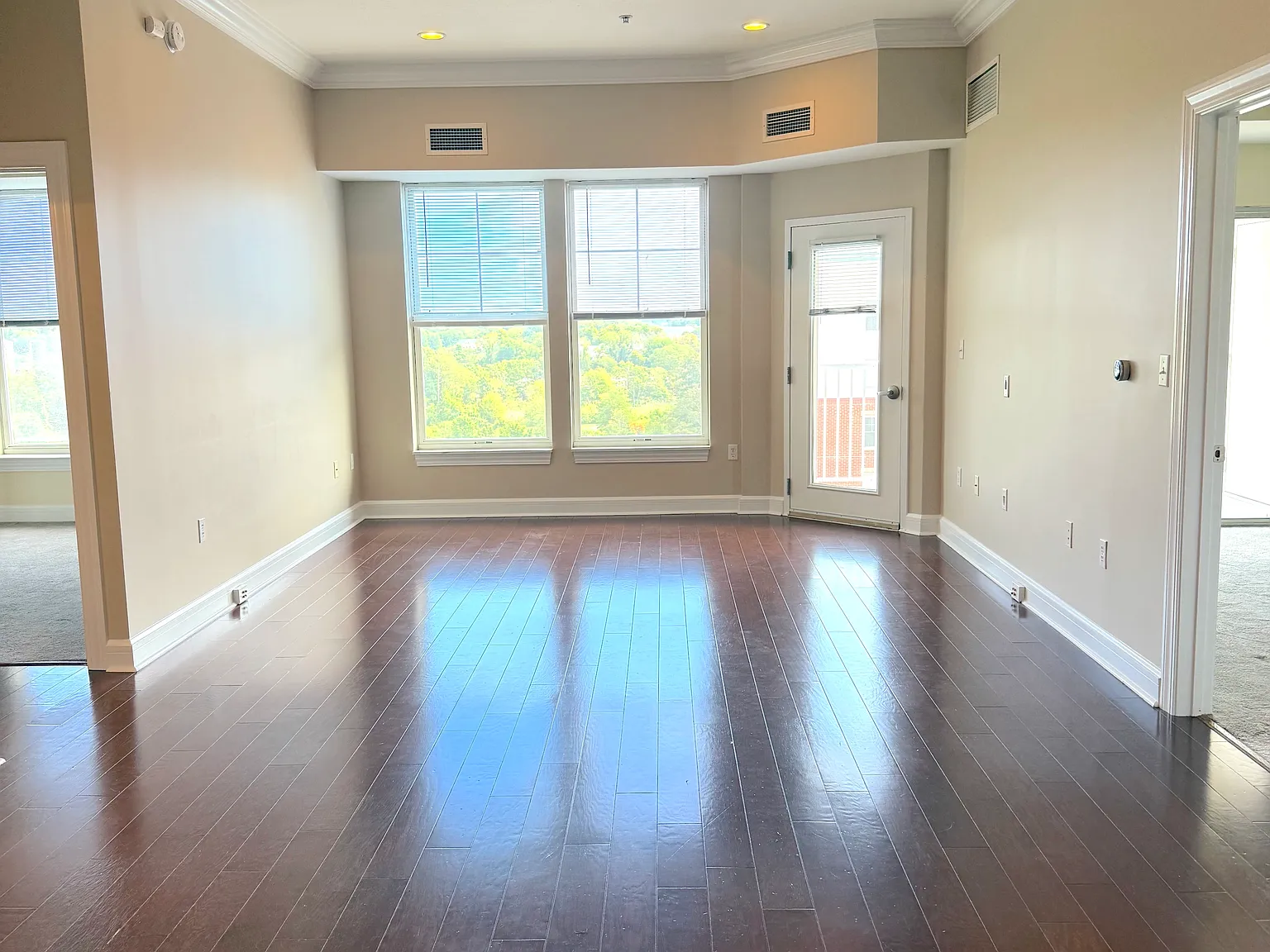 2 bed, 1139 sqft, $3,200 — Photo 2