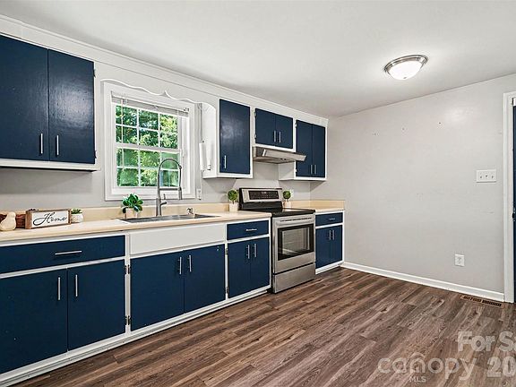 5th image of 310 Main Ave E