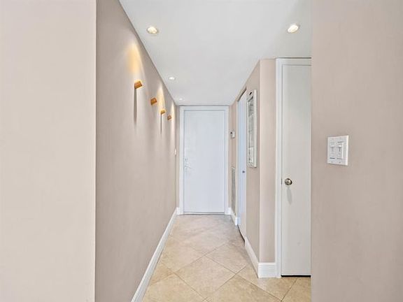 3rd image of 511 Bayshore Dr APT 810