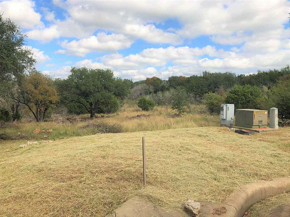 2nd image of 1325 Primrose Ln