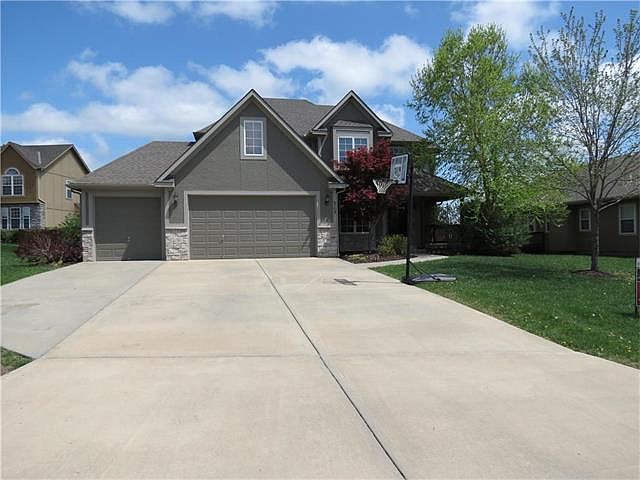 1st image of 312 Lakeview Ct