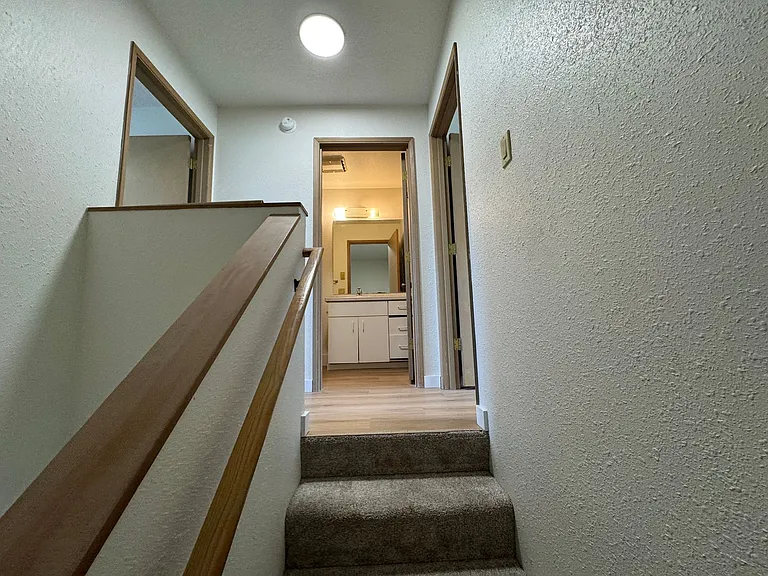 708 NE Avery St — Photo 12