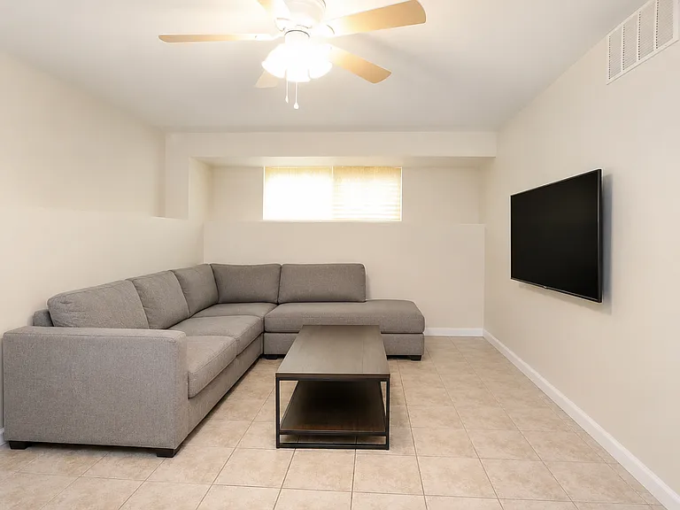 105 Ridgewood Ave #BASEMENT — Photo 3