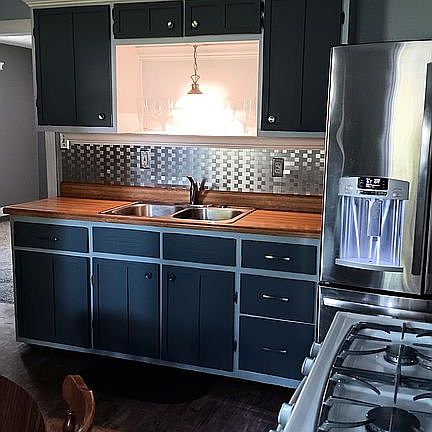 2nd image of 415 W Chestnut Ave