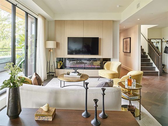 4th image of 633 King Edward Ave W #404