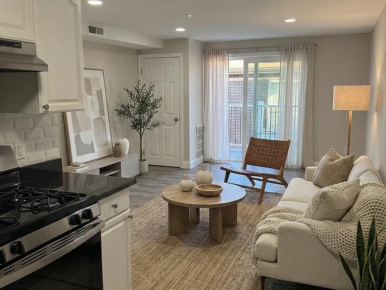 Pondsview Apartments — Photo 30