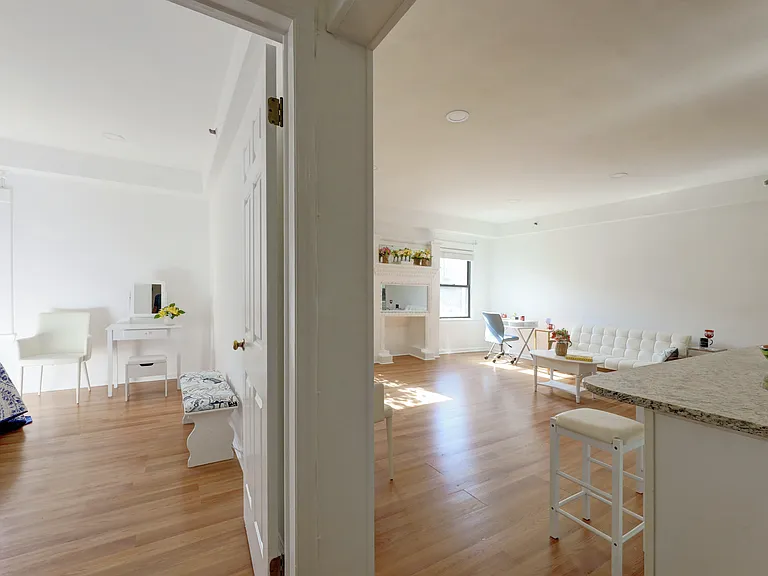 22 Engle St #17 — Photo 5